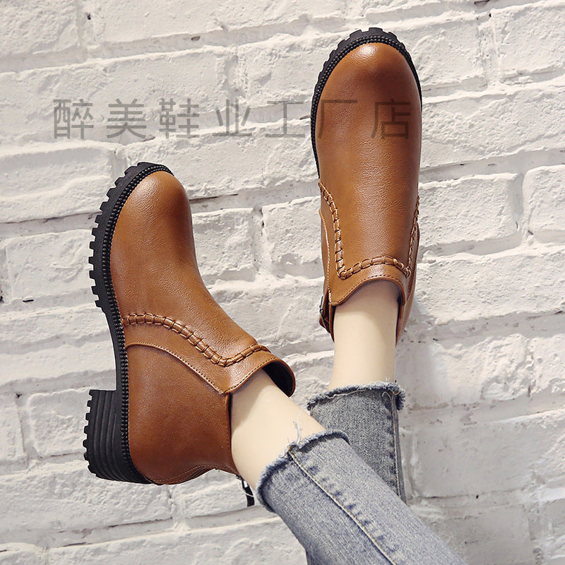 Ladies nan classic ankle-high ankle boots made of synthetic leather with a sturdy profile sole and decorative strap Mune Fashion