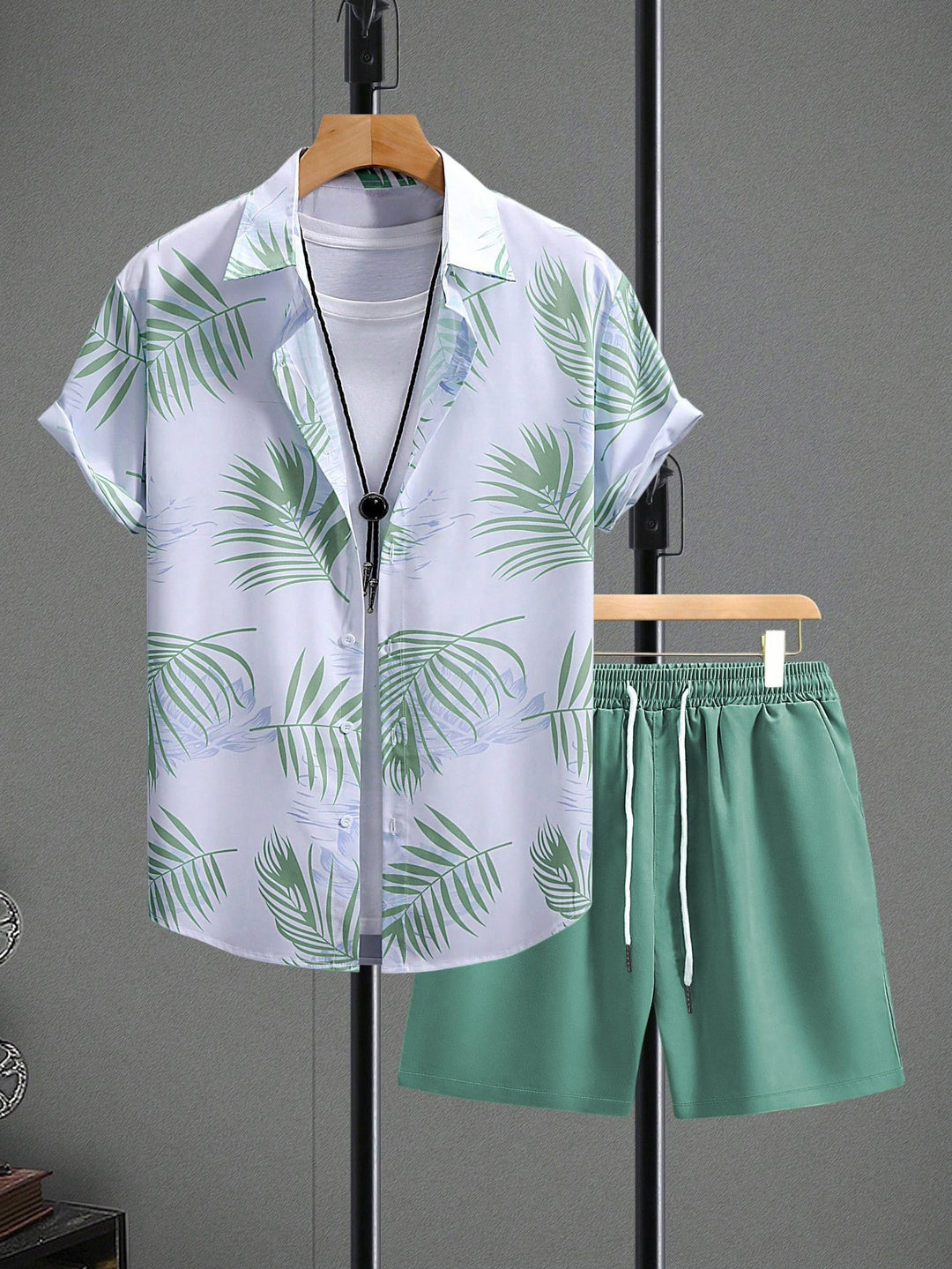 Men's vacation set with short-sleeved lapel shirt in palm print and elastic drawstring bermuda Mune Fashion