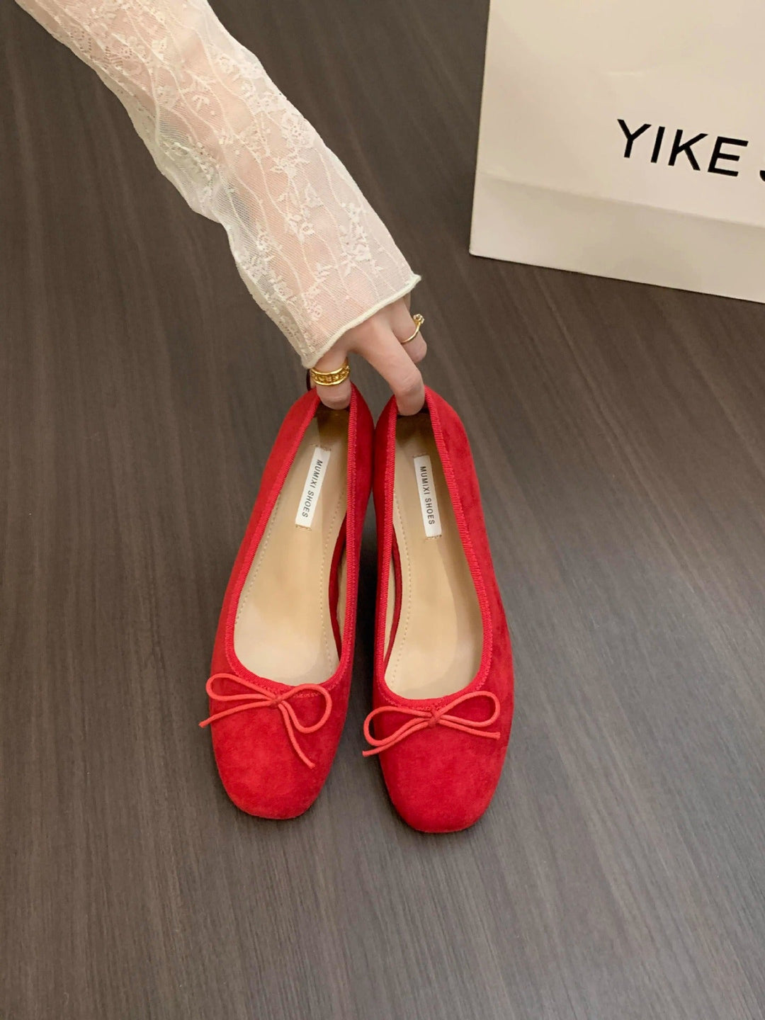 Ladies' ballet flats made of high-quality suede with decorative bow Mune Fashion