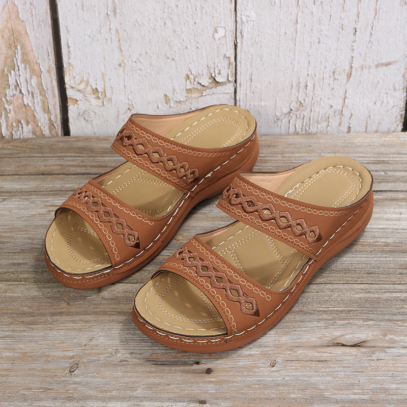Women's comfort sandals with double strap, embroidery and padded footbed Mune Fashion