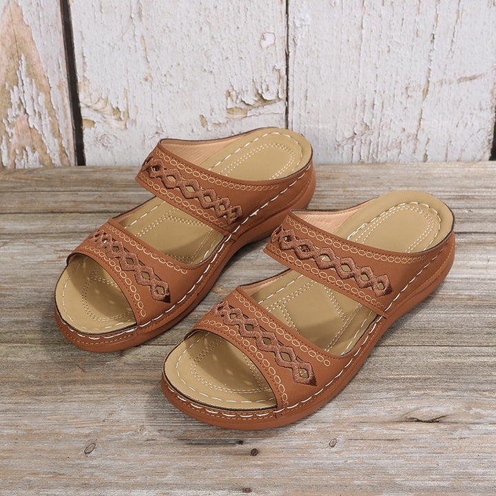 Women's comfort sandals with double strap, embroidery and padded footbed Mune Fashion