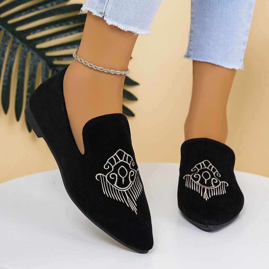 Women's embroidered suede look slippers with pointed last shape and flat non-slip rubber sole Mune Fashion