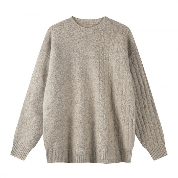 Unisex Oversize Fine-knit sweater with cable pattern detail and round neckline Mune Fashion