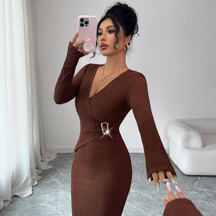 Women's tailored wrap dress with V-neck, structured crinkle look and decorative belt buckle Mune Fashion