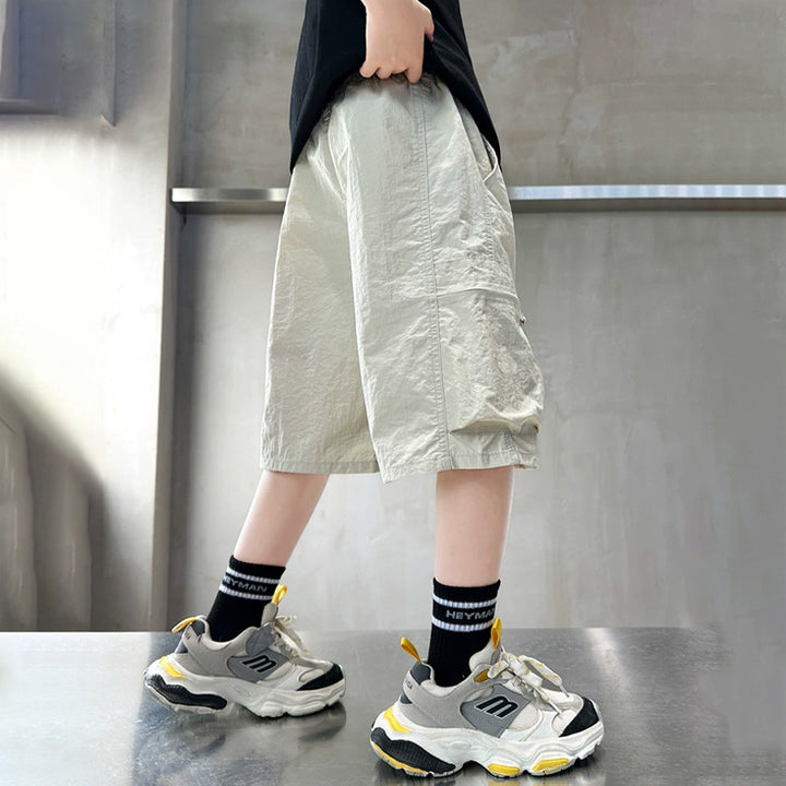 Unisex Cargo Shorts with practical pockets from Mune Fashion
