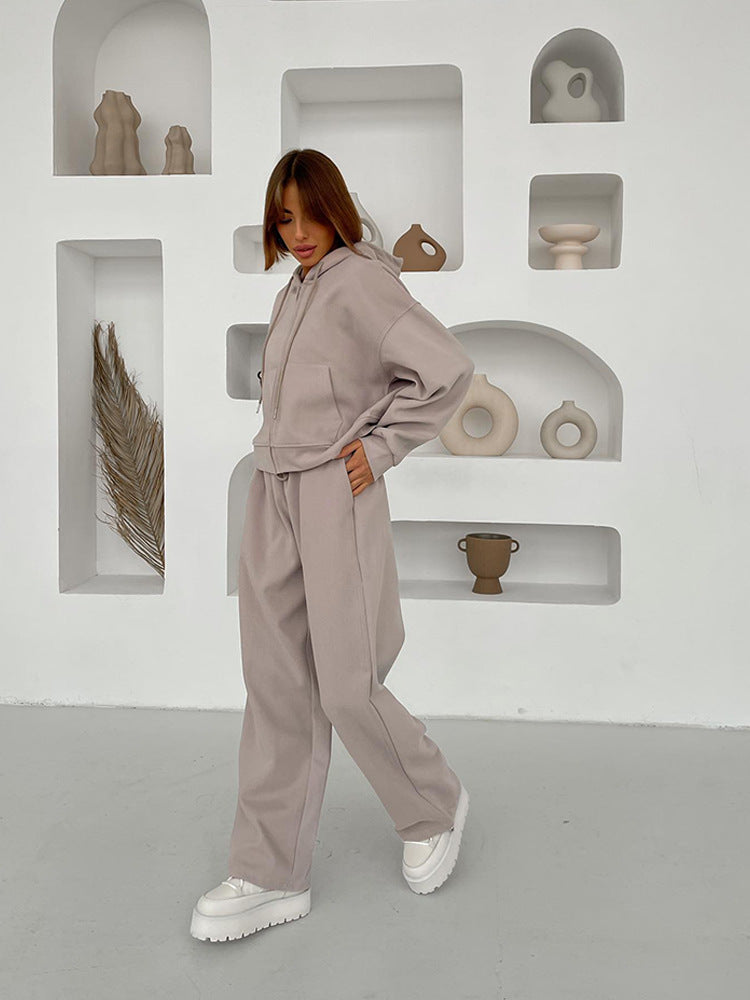 Women's cropped hoodie jacket with full zip and high-waisted jogging pants set Mune Fashion