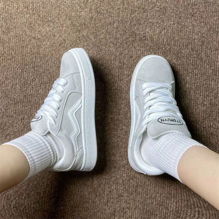 Women's fashionable sneakers with comfortable cushioning and breathable upper material Mune Fashion