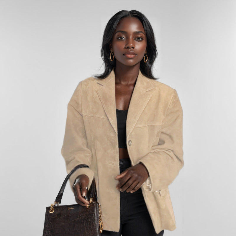 Women's loosely cut suede jacket with lapel collar and patch pockets Mune Fashion