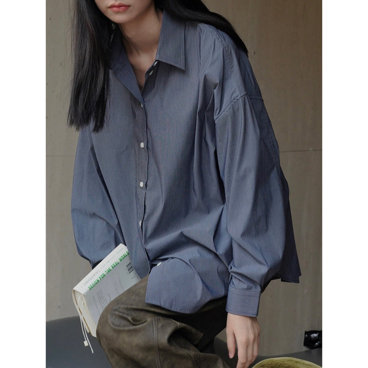 Women's Oversized Shirt made of Cotton Poplin with fine Pinstripes and Extended Hem Mune Fashion
