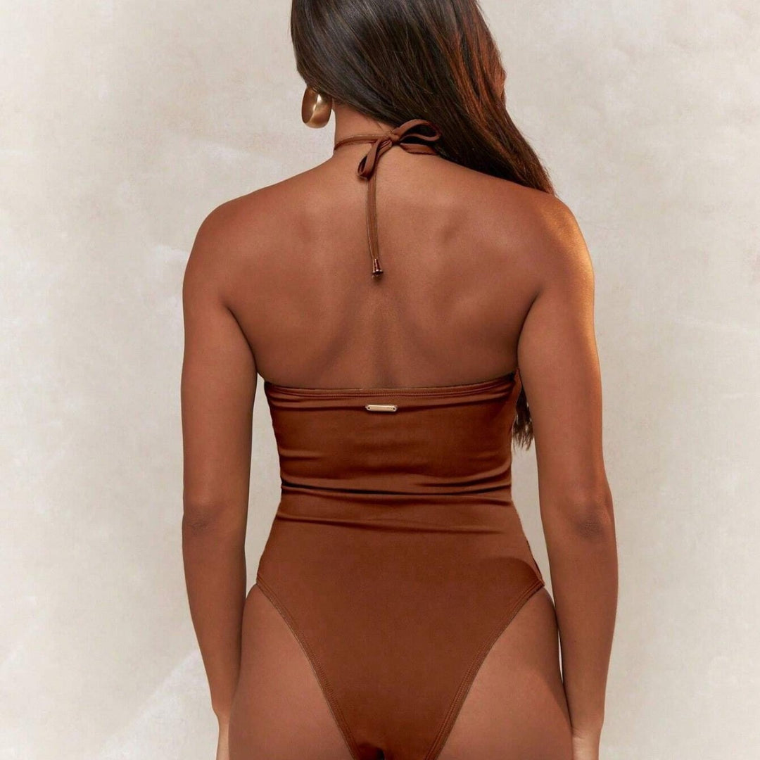 Ladies Trendy One-Piece Swimsuit with Playful Cut-Out Mune Fashion