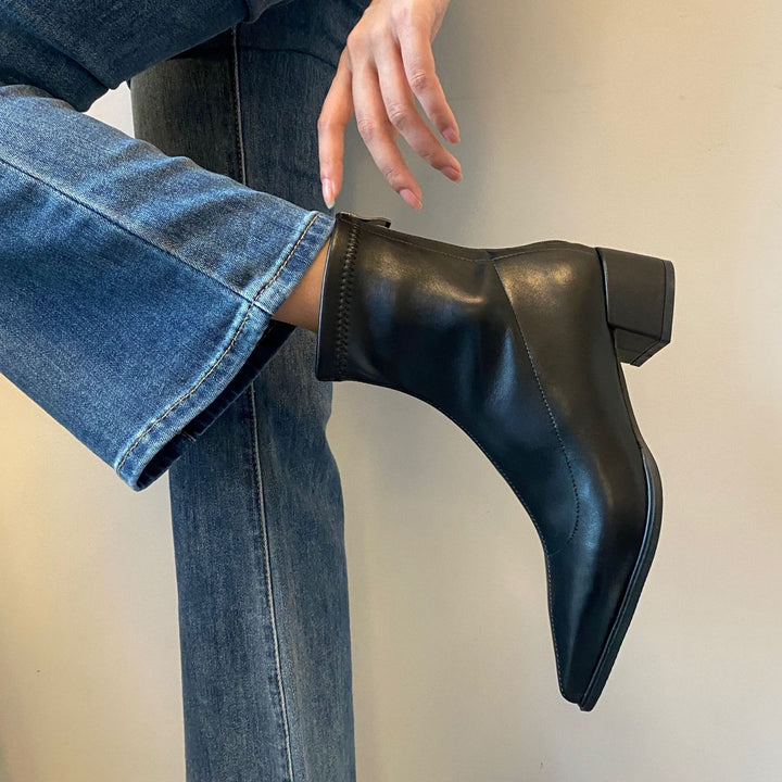 Women ankle-high leather ankle boots with pointed toe shape and sculpted block heel Mune Fashion