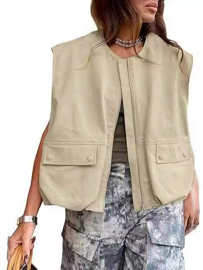Women's sleeveless utilitarian vest with zipper and flap pockets Mune Fashion