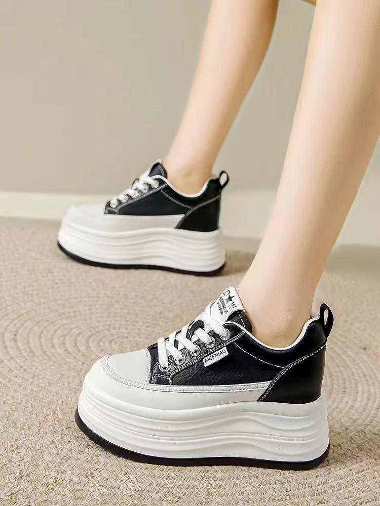 Women Platform Sneaker with elegant silhouette and cushioning sole Mune Fashion