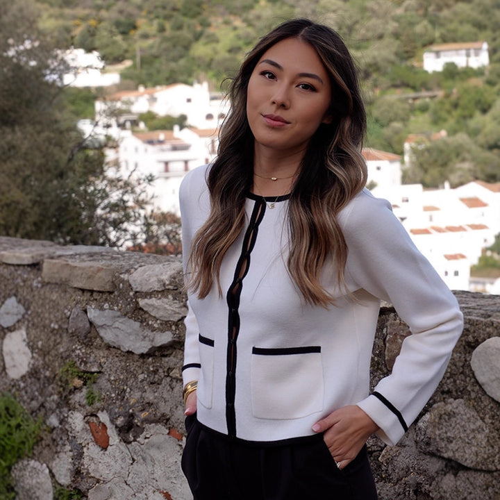 Women Fine Contrast Button Placket Cardigan with Piping and Applied Pockets Mune Fashion