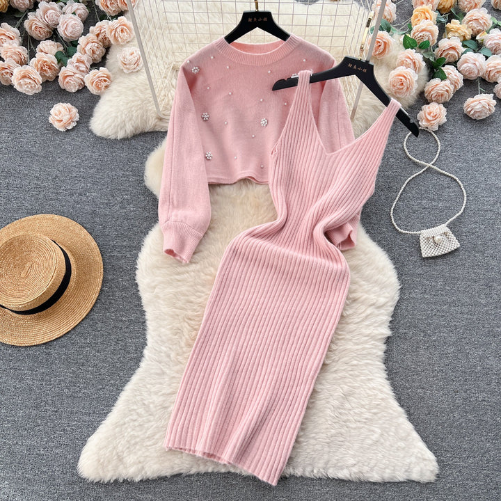 Ladies knitted dress with elegant V-neck Mune Fashion