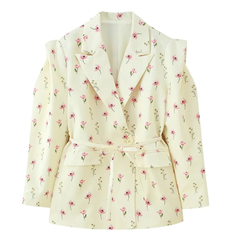 Women's blazer with shoulder cutouts, belted waist and single button closure Mune Fashion