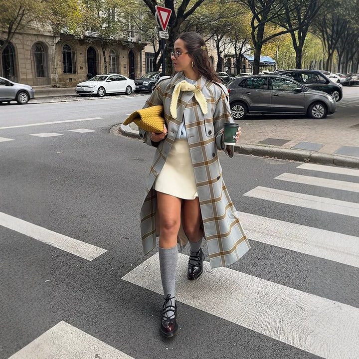 Women's long checkered coat in trench coat style with double button placket Mune Fashion