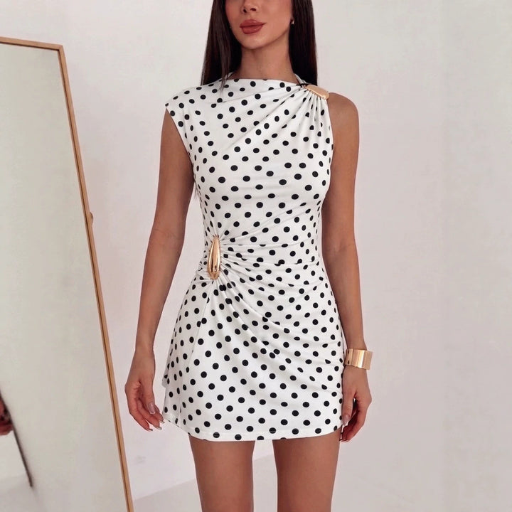 Women's fitted one-shoulder mini dress with side gathering application and decorative ring closures Mune Fashion