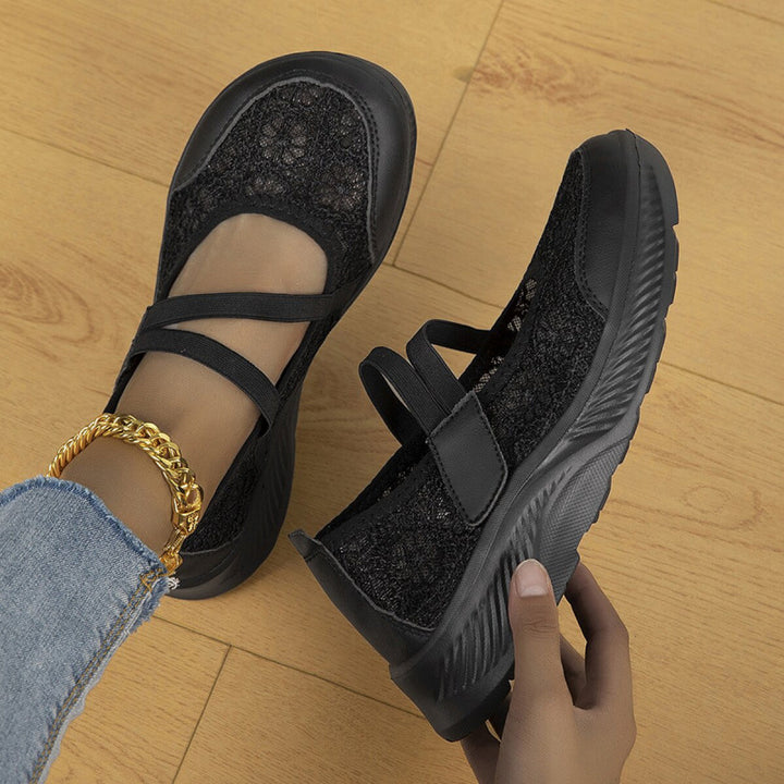 Women's ballerina sneaker with floral lace surface and cushioning platform sole Mune Fashion