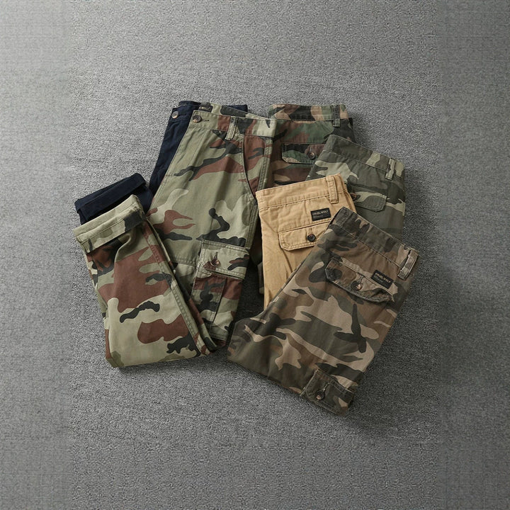 Men's cargo pants with tactical camouflage pattern and multiple flap pockets Mune Fashion