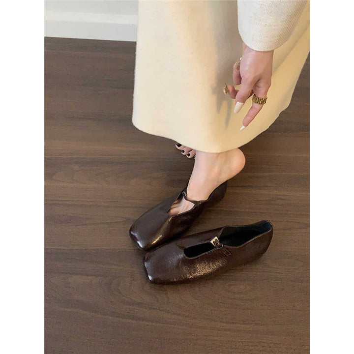 Women's mules in Mary Jane style with square toe box and fine strap Mune Fashion