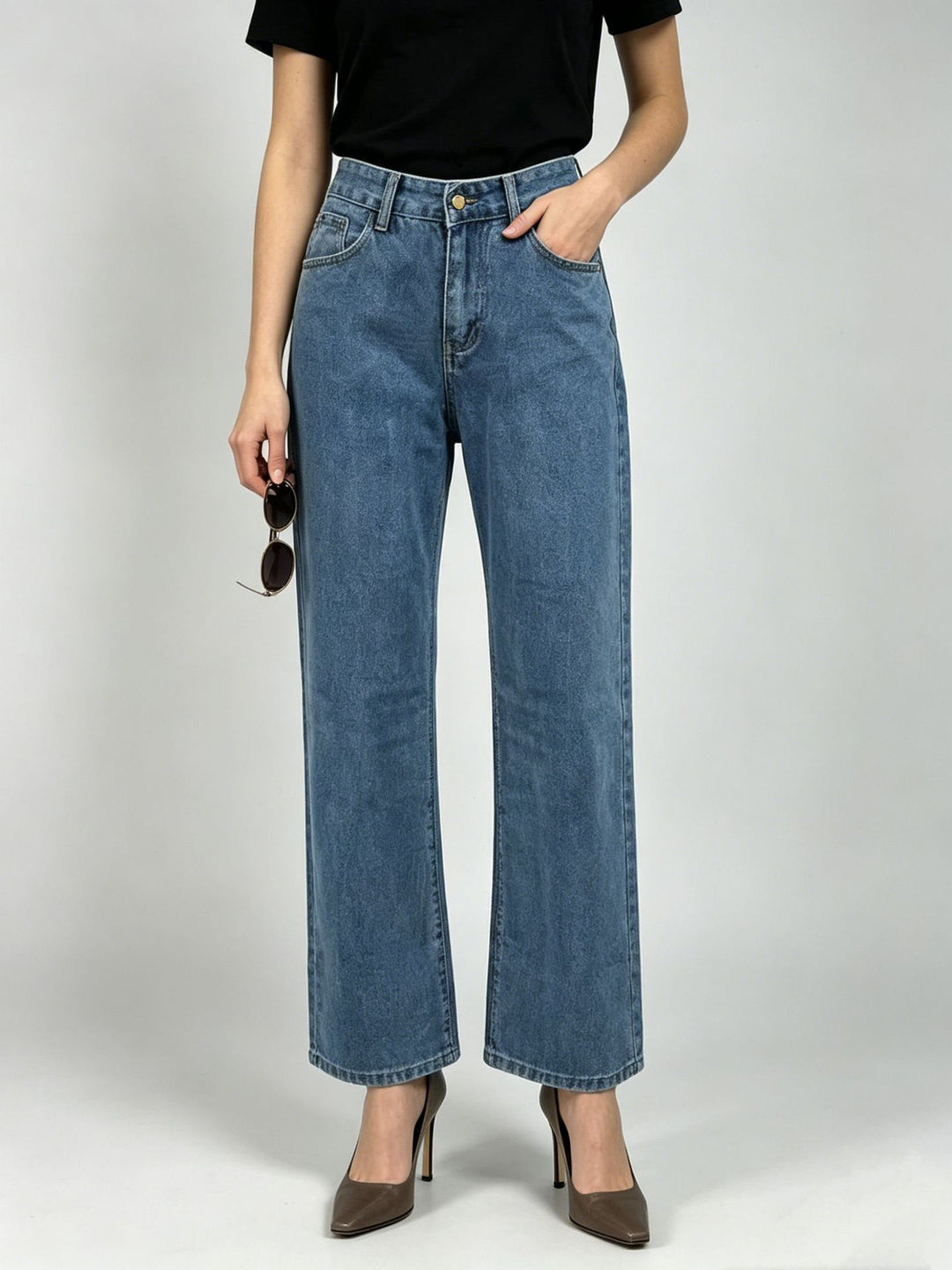 Women's high-waisted straight-leg jeans with straight leg and subtle vintage wash Mune Fashion