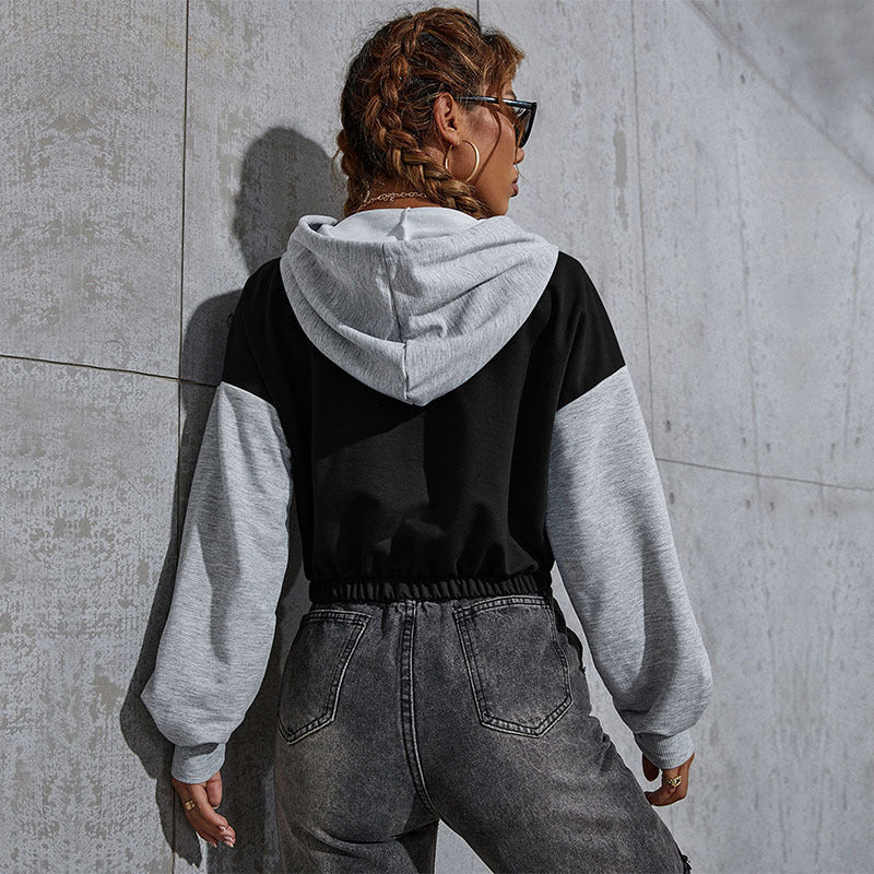 Women's short-cut color block hoodie with drawstring, elastic hem and print Mune Fashion