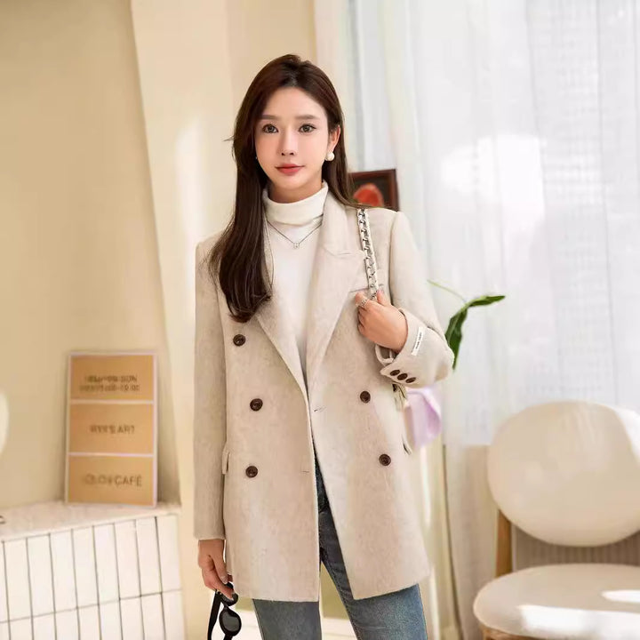 Women's double-breasted wool coat with lapel collar and feminine tailoring Mune Fashion