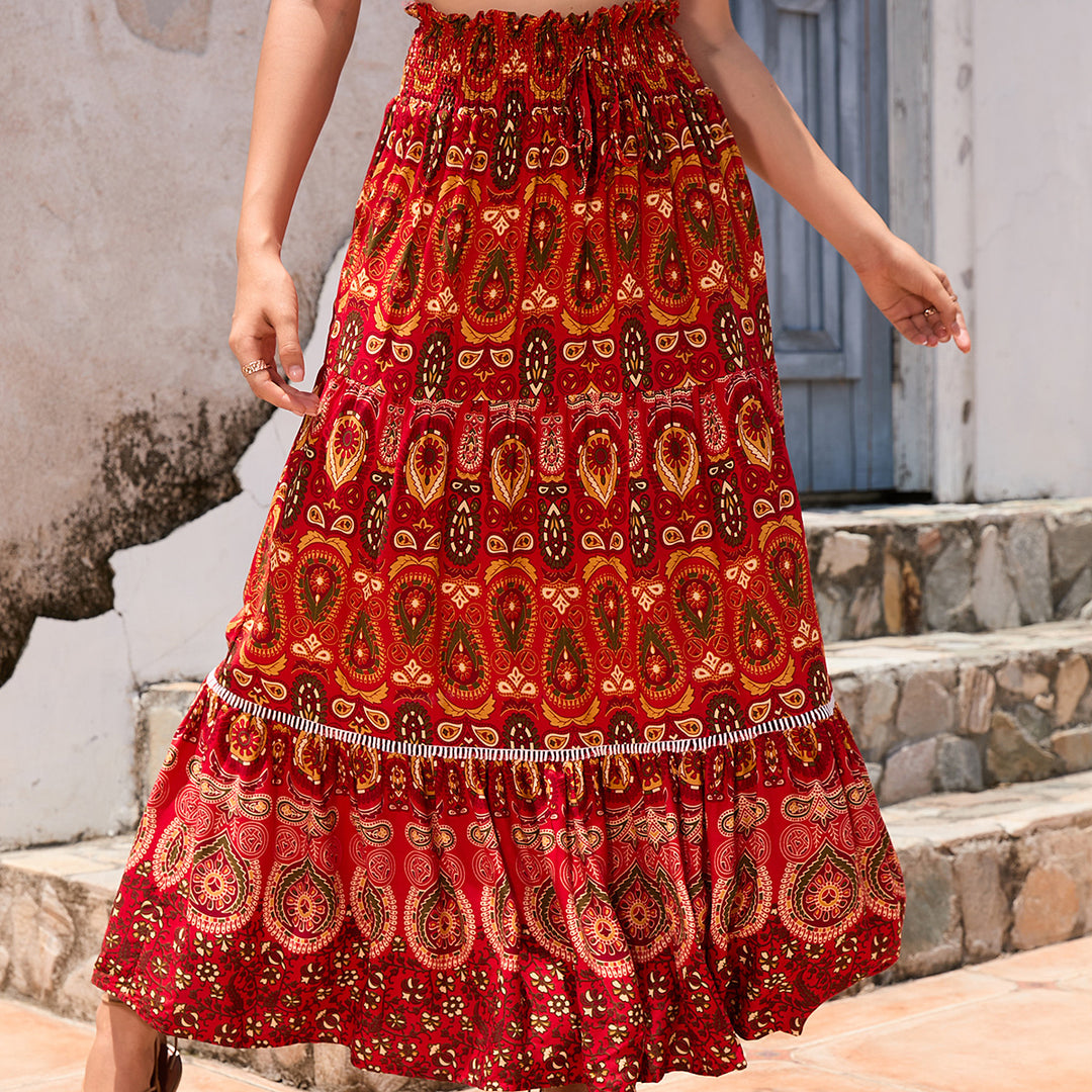 Women's maxi skirt in boho style with tiers, gathered elastic waistband and paisley print Mune Fashion