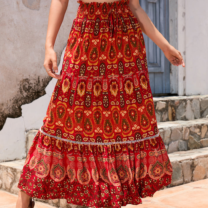 Women's maxi skirt in boho style with tiers, gathered elastic waistband and paisley print Mune Fashion
