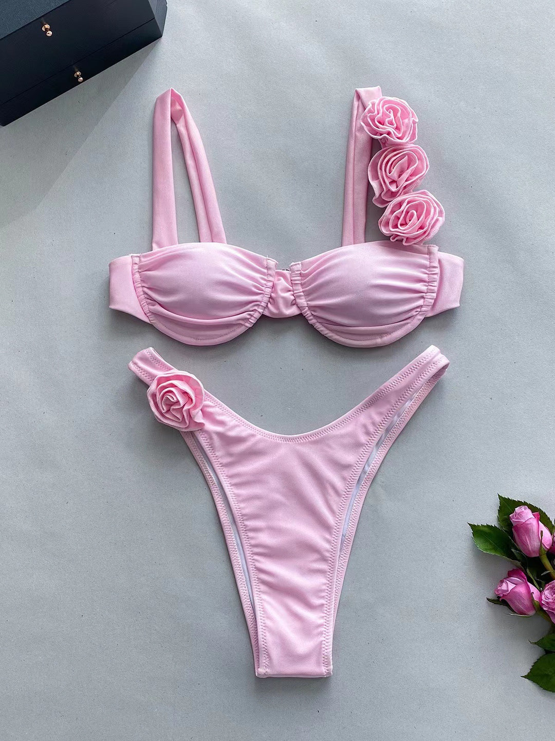 Women's bikini with decorative floral accents Mune Fashion