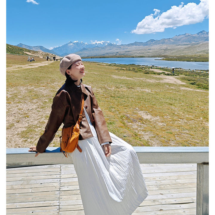 Women's short jacket made of faux leather with a boxy cut and shirt collar Mune Fashion