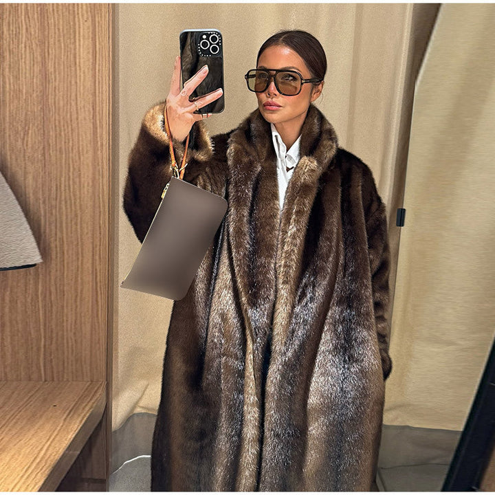 Women's Luxurious Faux Fur Coat with Elegant Cut Mune