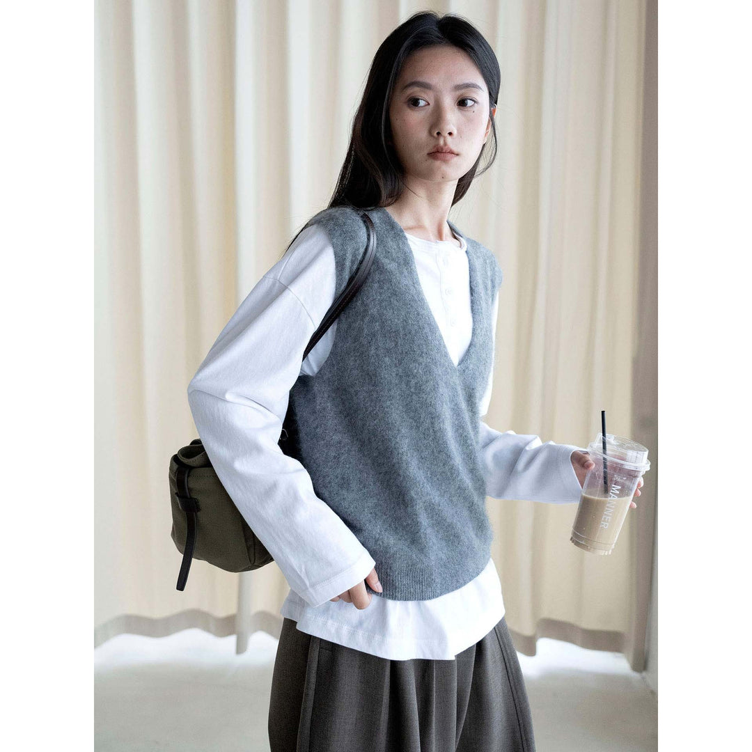 Women Sleeveless V-Neck Knit Vest in Mohair Look with Relaxed Fit Mune Fashion