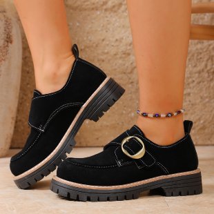 Women's chunky loafer in moccasin style with large decorative buckle, velour look and profiled rubber sole Mune Fashion