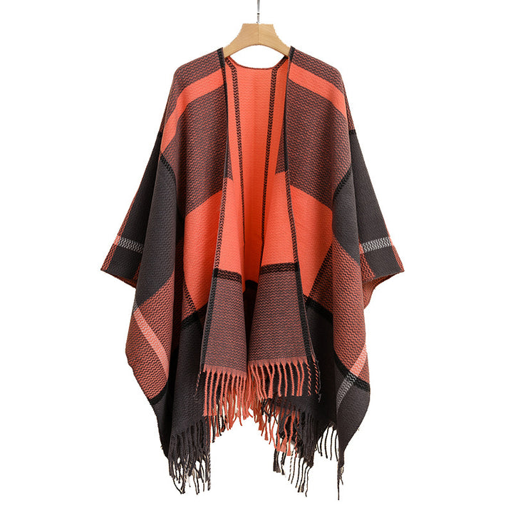 Women's Oversize Cape Poncho made of textured knit blend with V-neck, plaid pattern and fringes Mune Fashion