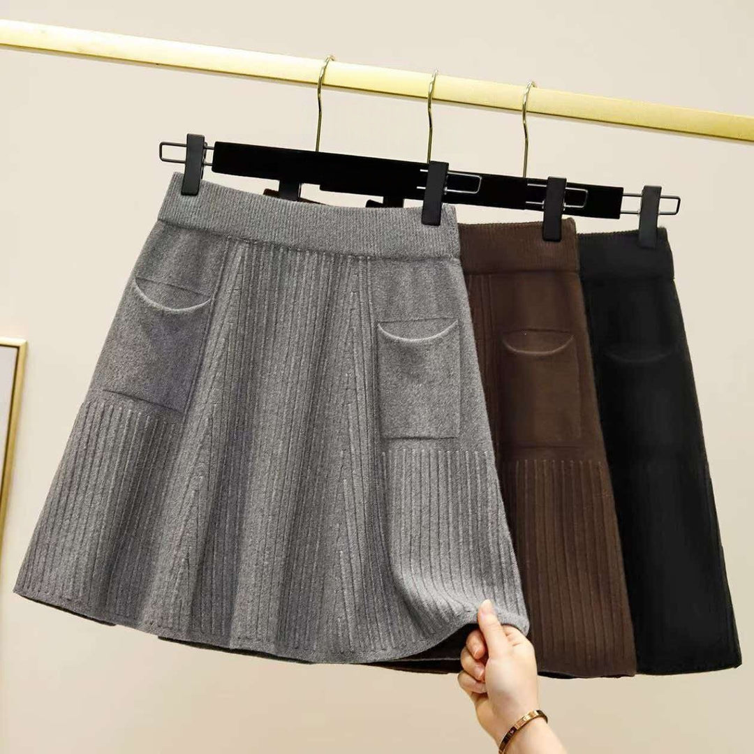 Women's Pleated Skirt with Practical Pockets Mune Fashion