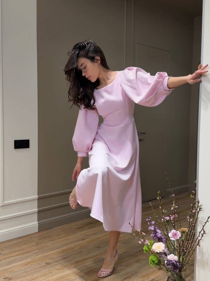 Women's midi dress with open back cutout, voluminous puff sleeves and tie belt Mune Fashion