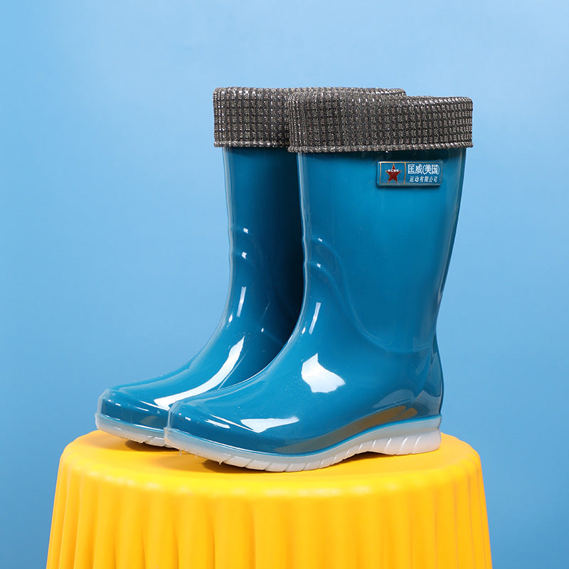 Women Mid-Height Waterproof Rubber Ankle Boots with Glossy PVC Look and Non-Slip Sole Mune Fashion