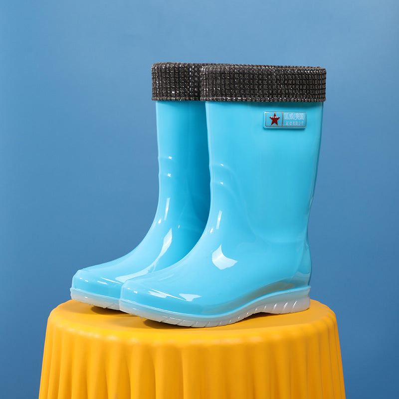 Women Mid-Height Waterproof Rubber Ankle Boots with Glossy PVC Look and Non-Slip Sole Mune Fashion