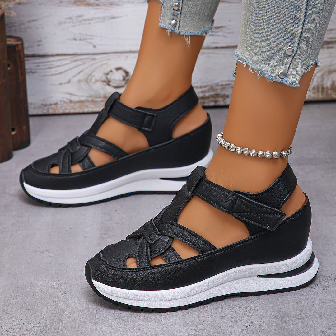 Ladies' sporty platform sandals with padded footbed and adjustable Velcro closure Mune Fashion
