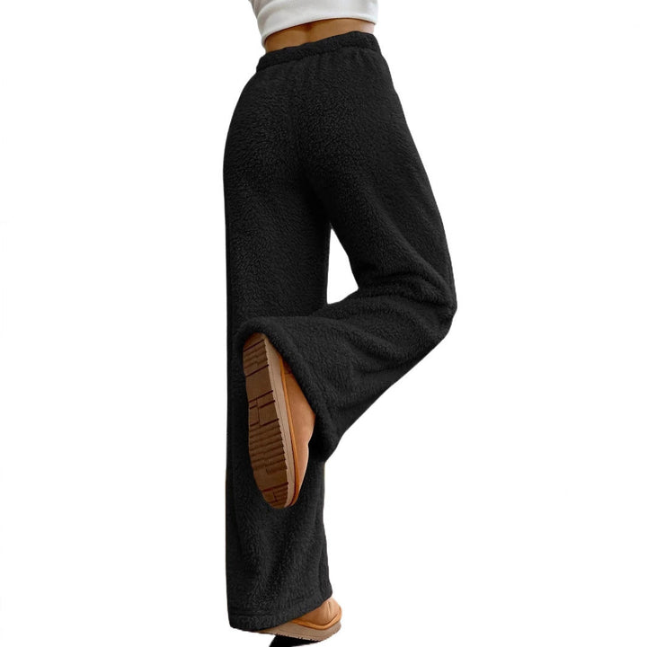 Ladies Cozy Fleece Pants with Wide Cut Mune