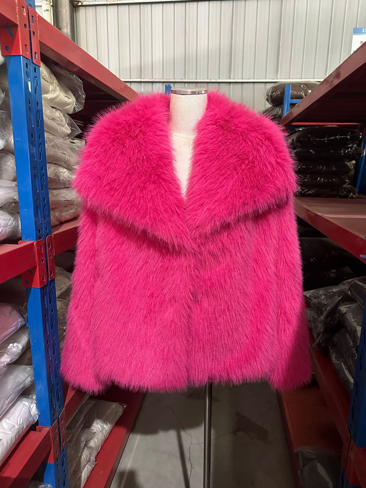 Women's short bolero in boxy cut made of vegan shaggy faux fur with XXL shawl collar Mune Fashion