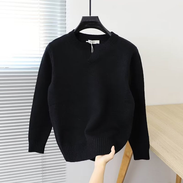 Unisex fine knit sweater with round neck and neck tab in oversized cut Mune Fashion