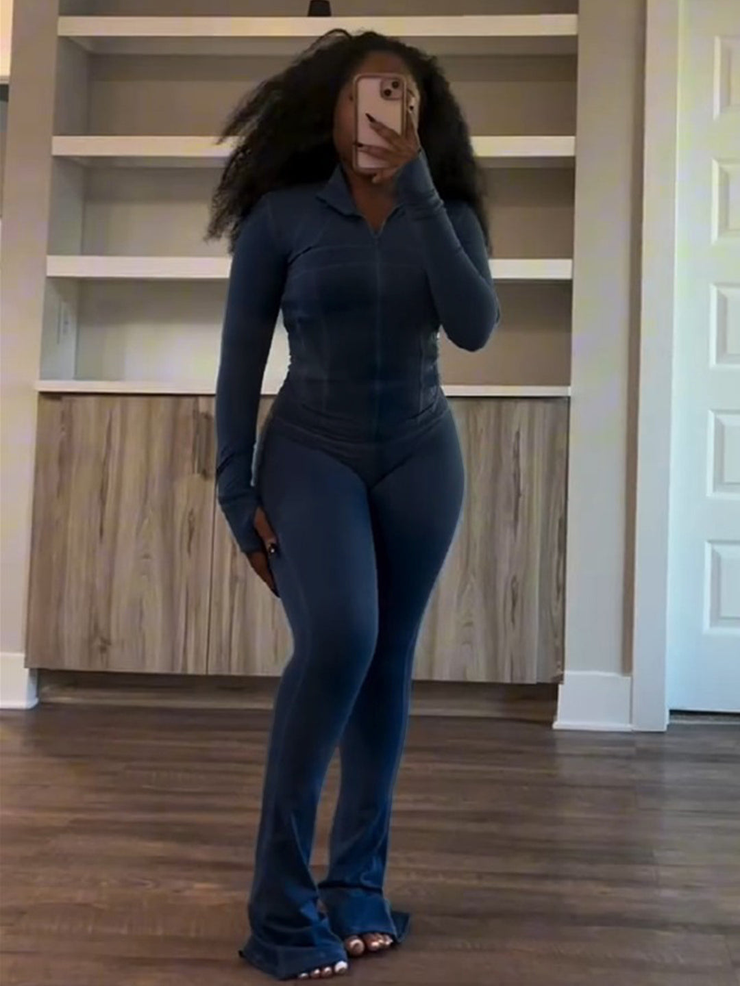Women's figure-hugging tracksuit with zipper, high waist and flared leg Mune Fashion