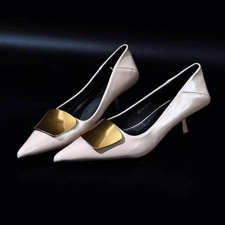Women's pointed patent pumps with low kitten heel and decorative metal application Mune Fashion