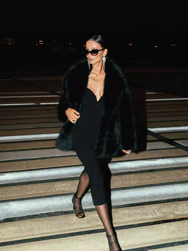 Ladies Short Luxurious Faux Fur Coat with Voluminous Shawl Collar and Boxy Silhouette Mune Fashion