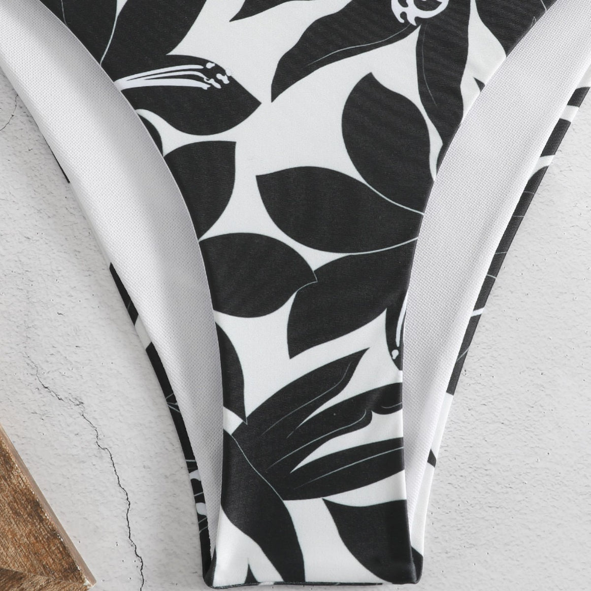 Women’s bikini set with floral patterns and sporty cut Mune Fashion