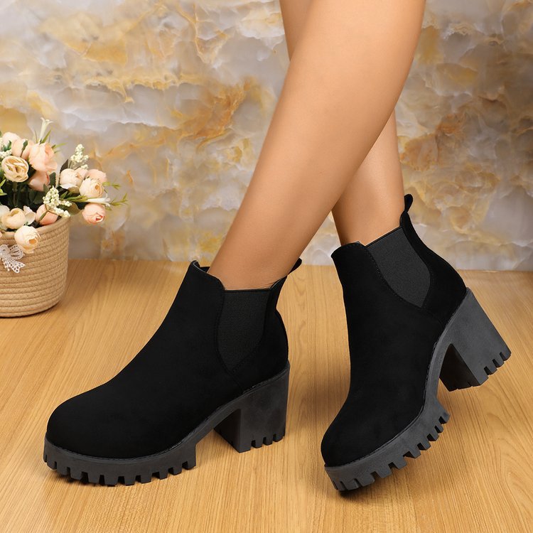 Women nan Chelsea ankle boots with chunky tread sole, elastic side inserts and pull-tab Mune Fashion