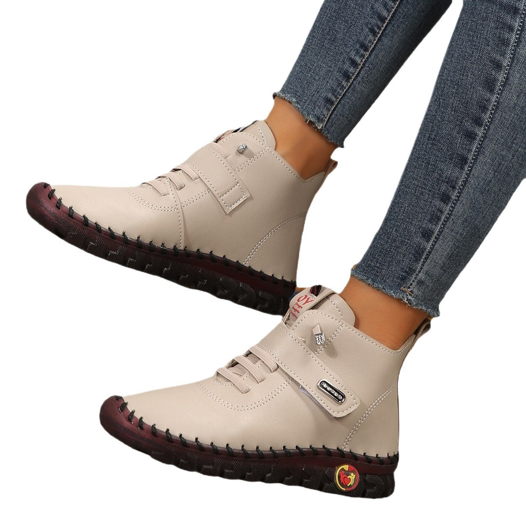 Ladies stylish ankle-high comfort ankle boots with Velcro fastener and hand-stitched decorative seam Mune Fashion